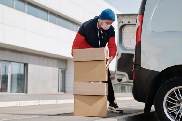 ¿Cómo mejorar la experiencia del cliente que envía y recibe mercancía?