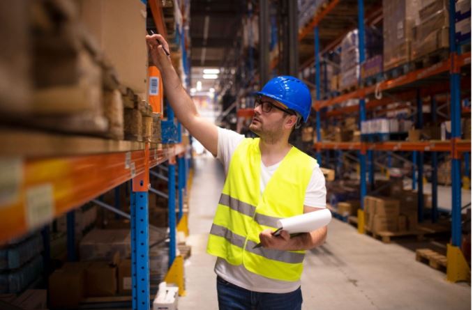 Diferencias entre picking y packing en el almacén