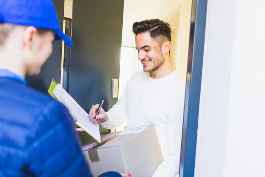 ¿Por qué es importante monitorear el proceso de entrega en logística?